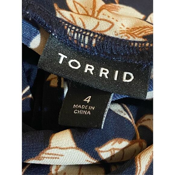 Torrid Wm’s Sz 4 Black Cream Studio Knit Choker Neck Tunic Blouse - Picture 5 of 5